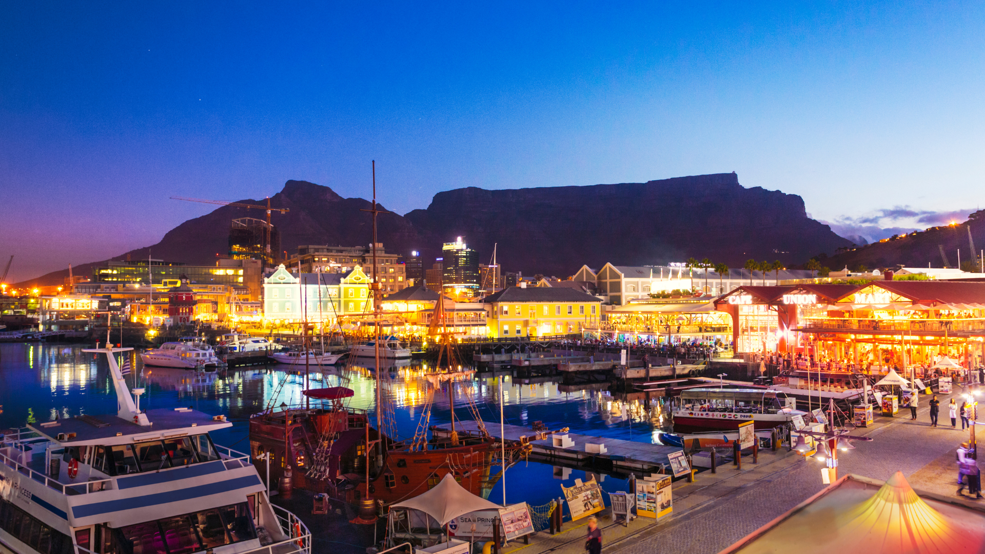 Visit the iconic Victoria & Albert Waterfront to enjoy the beuty of South Africa.